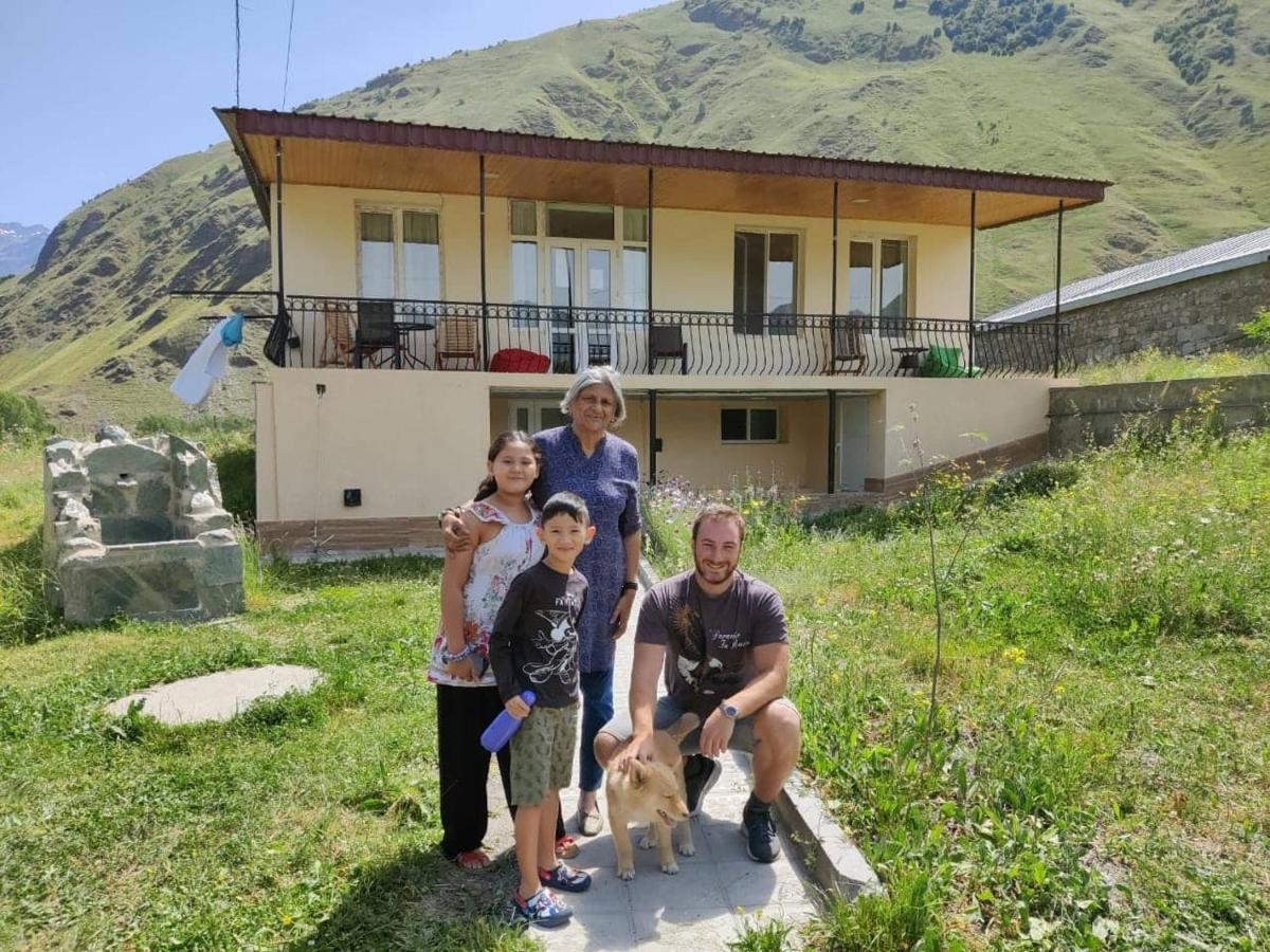 Cozy Hotel Kazbegi Stepantsminda Exterior foto